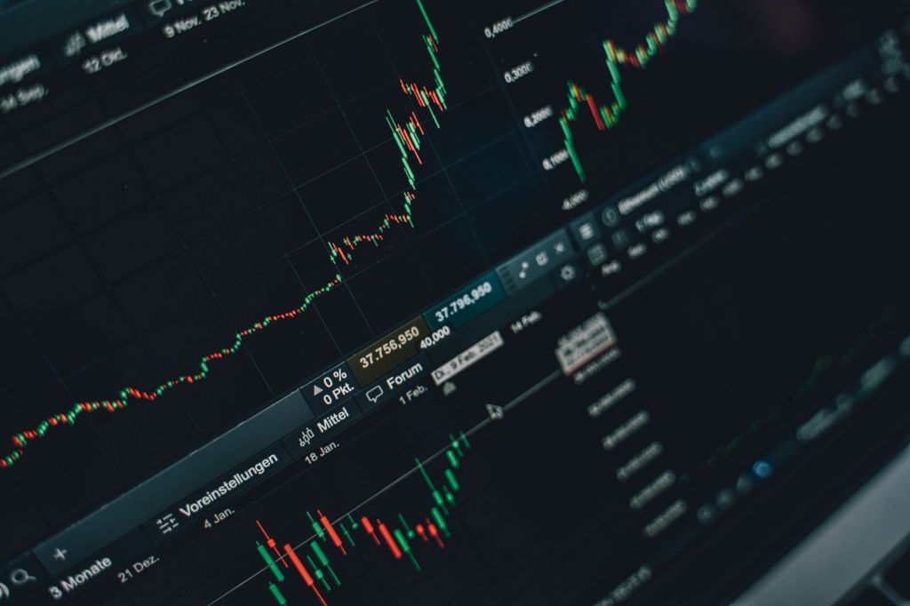 Merval busca extender ganancias mientras acciones locales&nbsp;rezagan