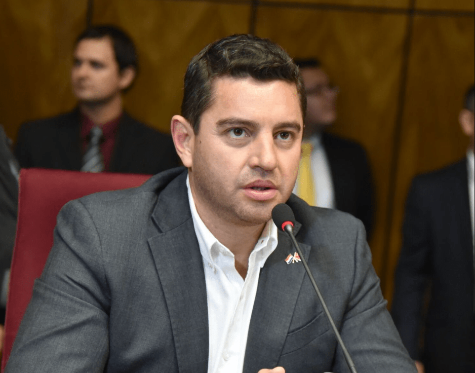 Pedro Alliana encabezó entrega de títulos de tierra en&nbsp;Ñeembucú
