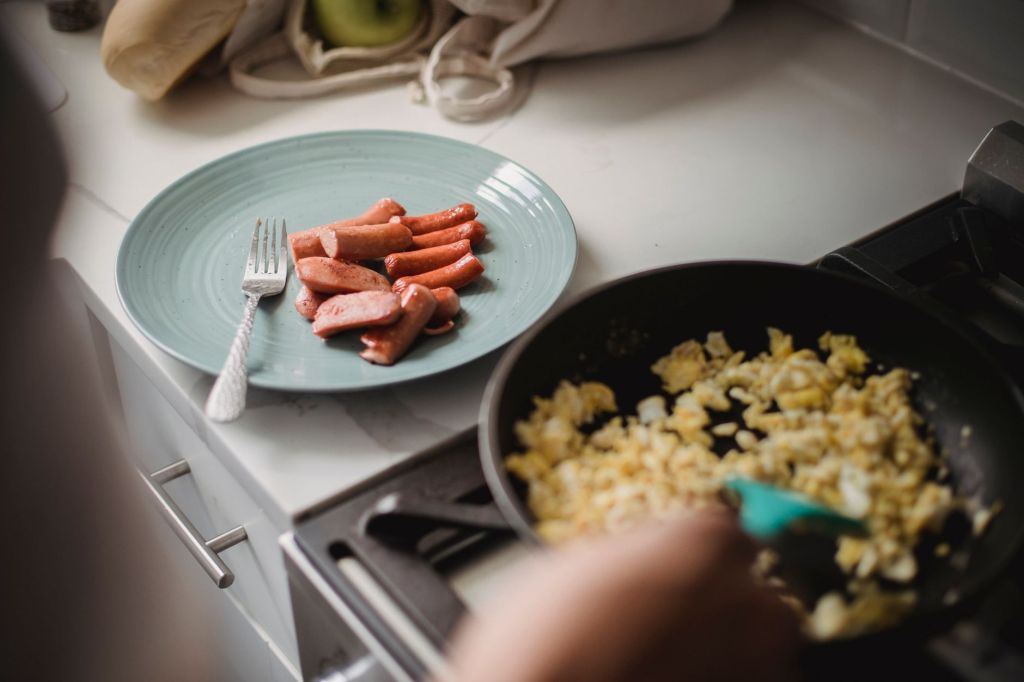 Agua, no leche: el secreto de chefs para huevos&nbsp;revueltos